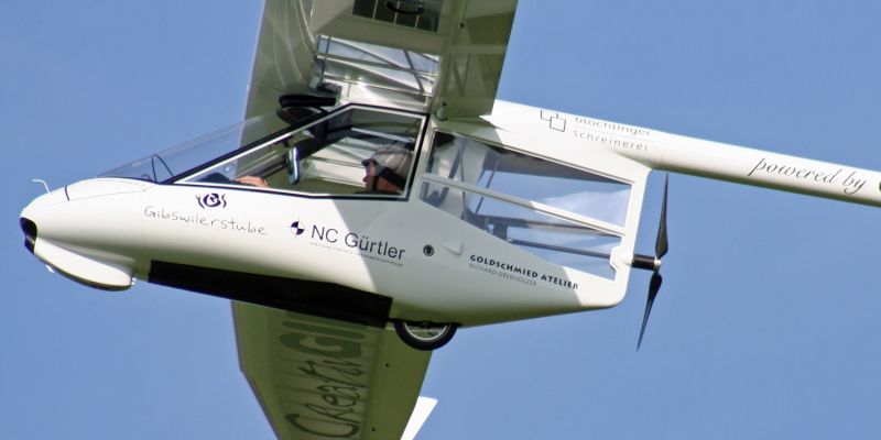 Push button engagement and disengagement of Electro-Drive anytime. Climb (max. 2.5 m/s | 492 fpm) or in cruise.