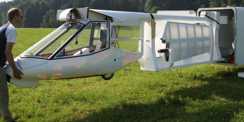 Leichte Teile, automatische Kupplungen, kein Werkzeug. Einfache schnelle Montage (10 min) mit Hilfsperson oder alleine. Lagerung und Transport im Anhänger.